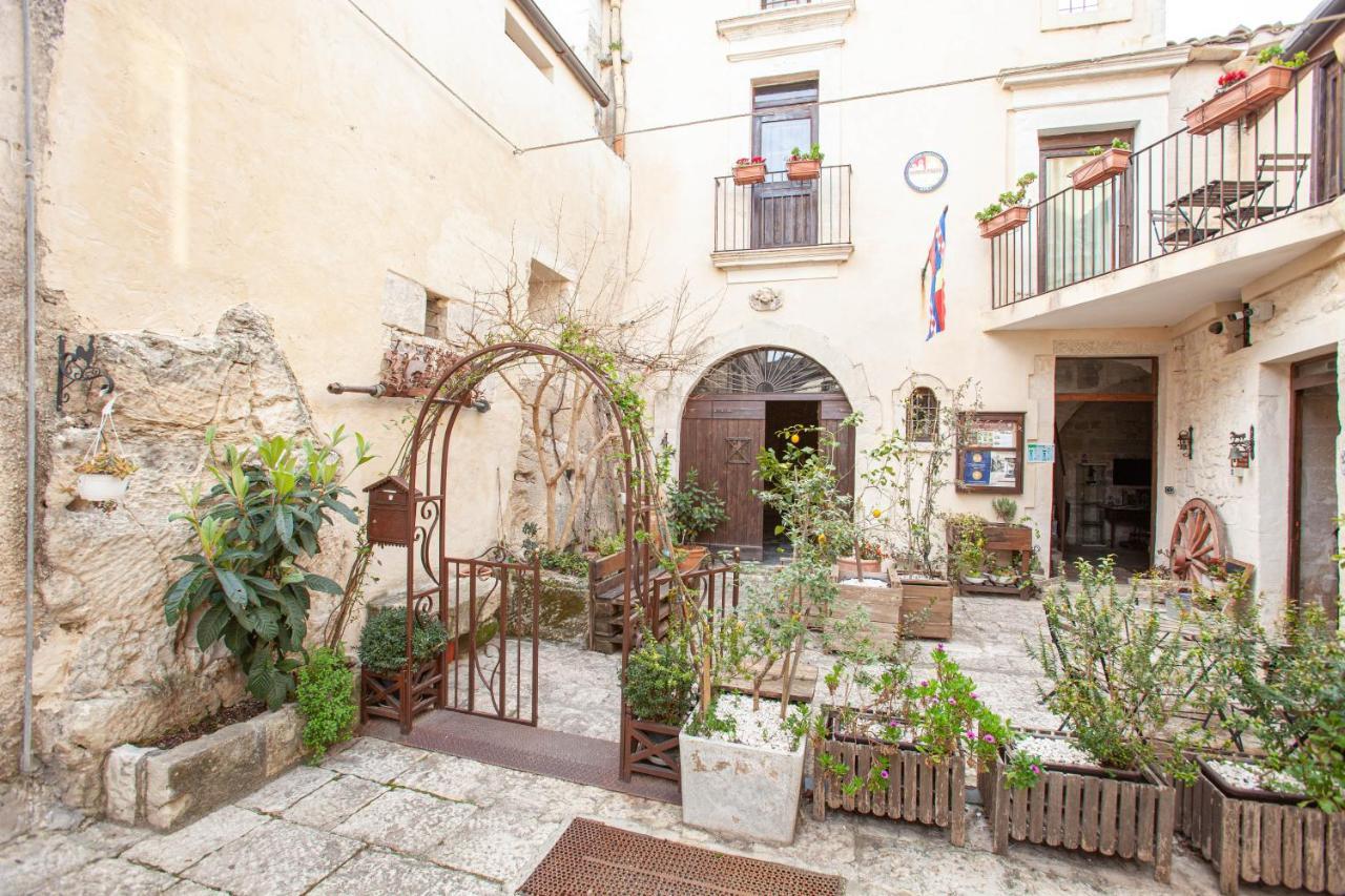 Case-Grotte Degli Avi, Esperienza Abitativa In Grotta Modica Extérieur photo