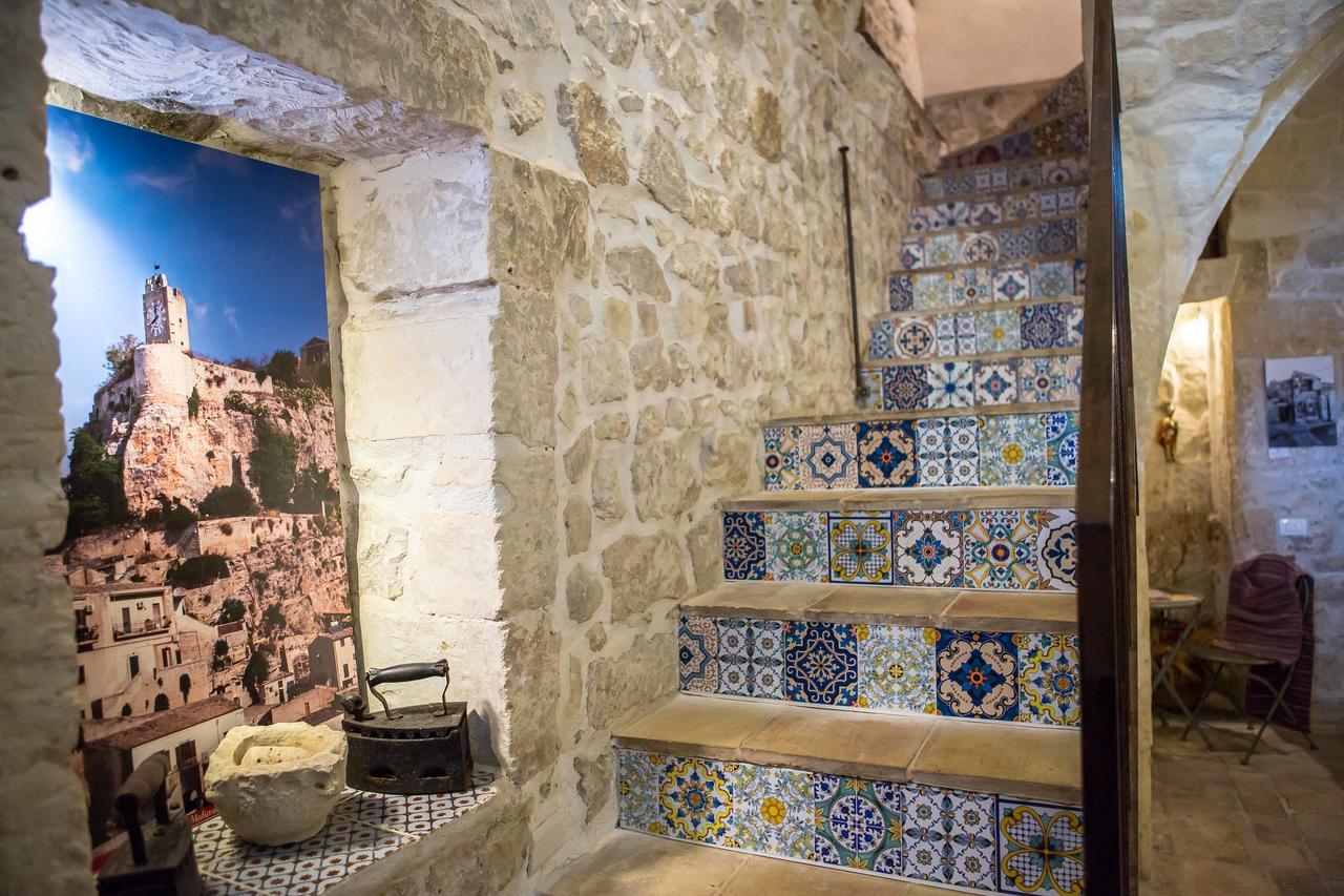 Case-Grotte Degli Avi, Esperienza Abitativa In Grotta Modica Extérieur photo