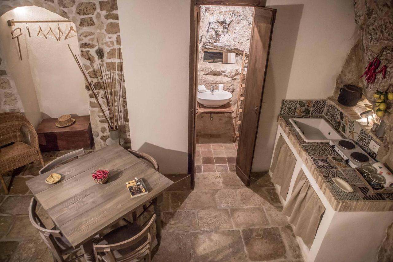 Case-Grotte Degli Avi, Esperienza Abitativa In Grotta Modica Extérieur photo